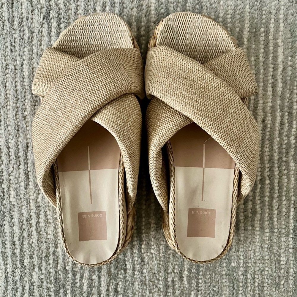 Dolce Vita Blume Sandal in Raffia